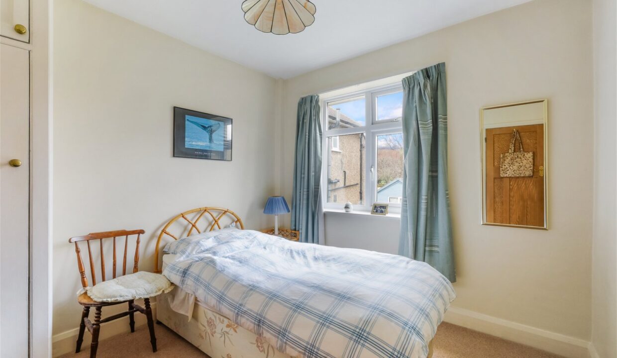 Broadhurst Gardens, Reigate, RH2 8AW Robert Leech