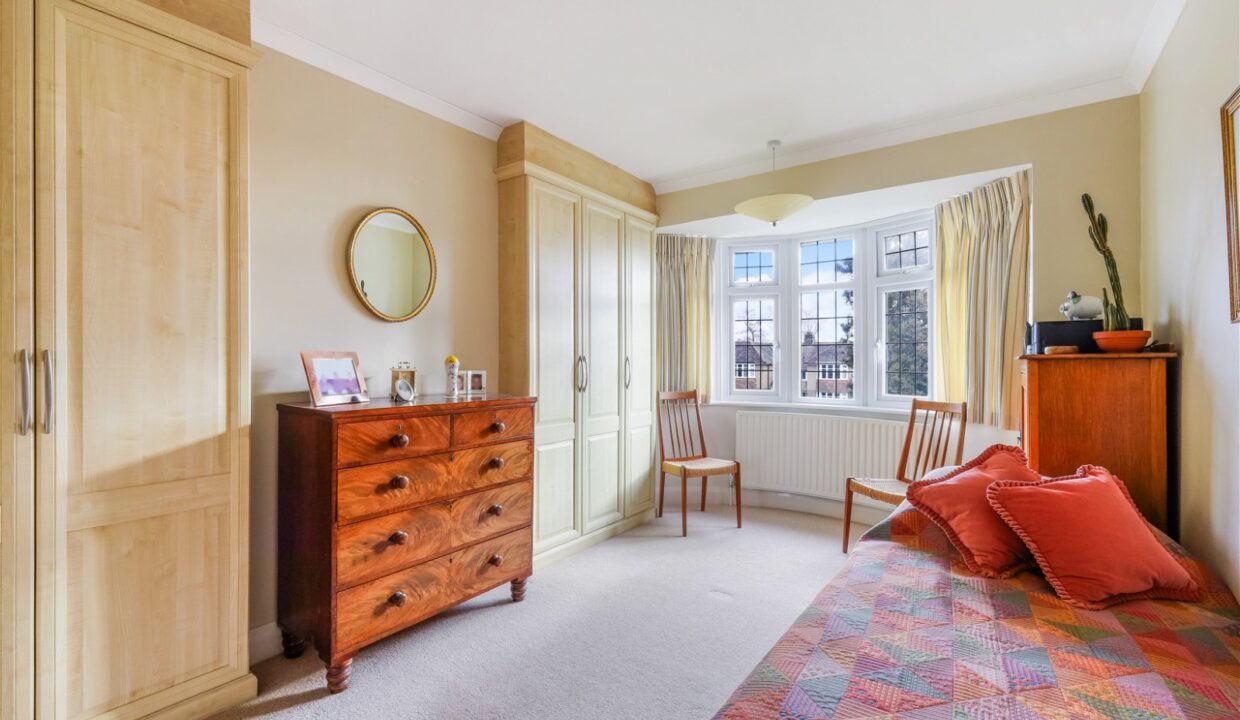 Broadhurst Gardens, Reigate, RH2 8AW Robert Leech