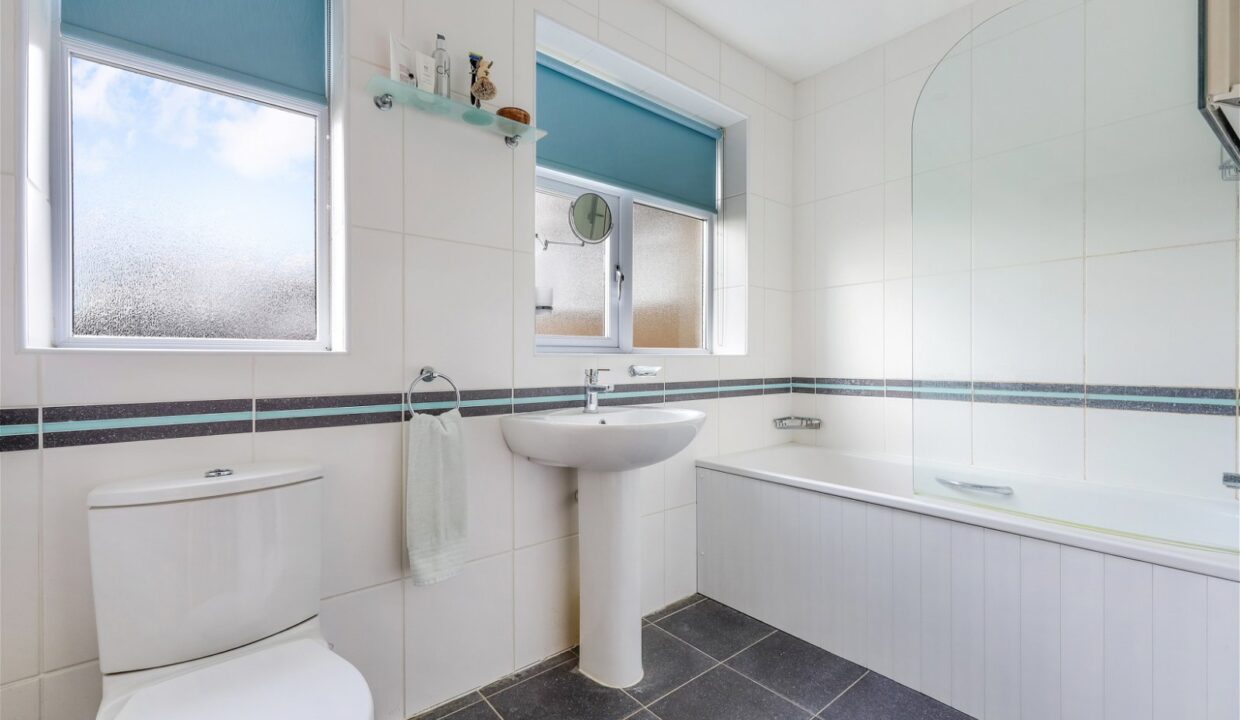 Broadhurst Gardens, Reigate, RH2 8AW Robert Leech