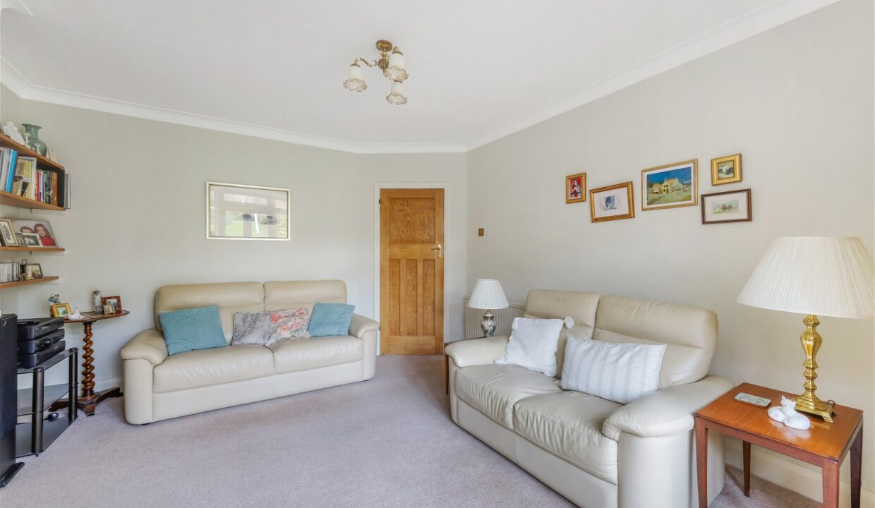 Broadhurst Gardens, Reigate, RH2 8AW Robert Leech