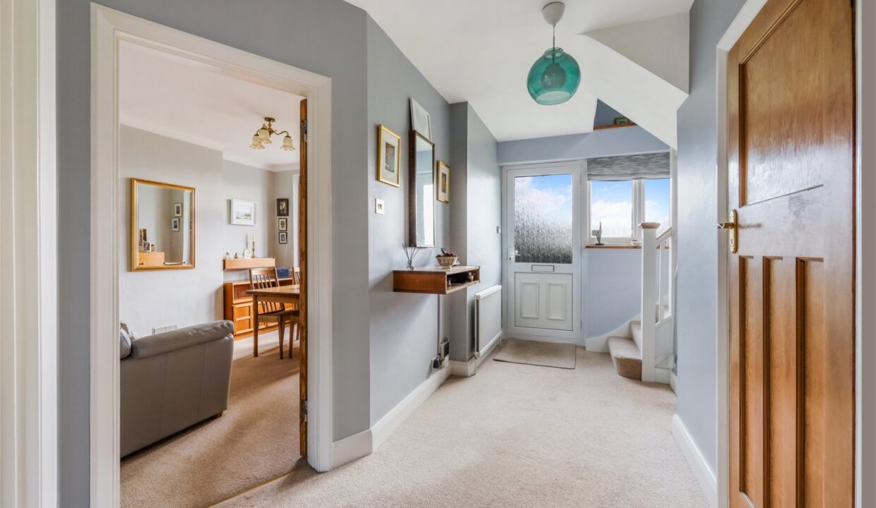 Broadhurst Gardens, Reigate, RH2 8AW Robert Leech