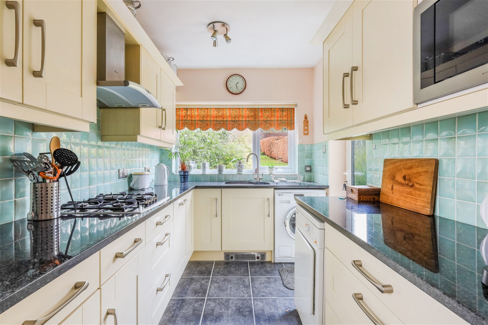 Broadhurst Gardens, Reigate, RH2 8AW Robert Leech