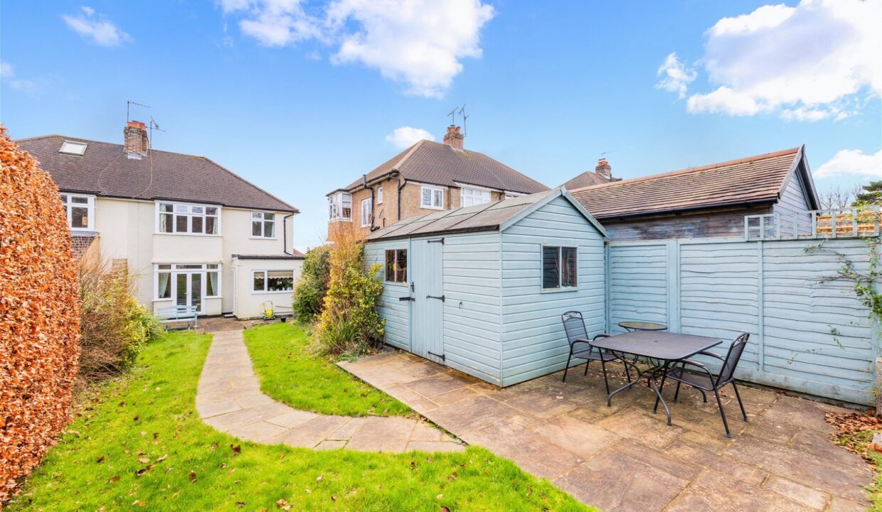 Broadhurst Gardens, Reigate, RH2 8AW Robert Leech