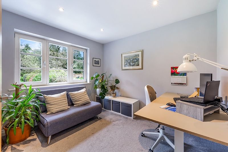 Harestone Valley Road, Caterham, CR3 Robert Leech