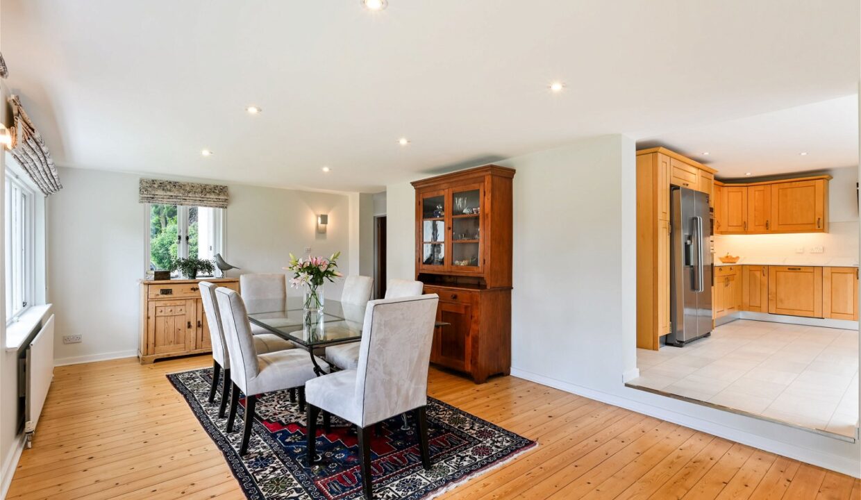 KINNERSLEY-MANOR-6-33_1716914413116