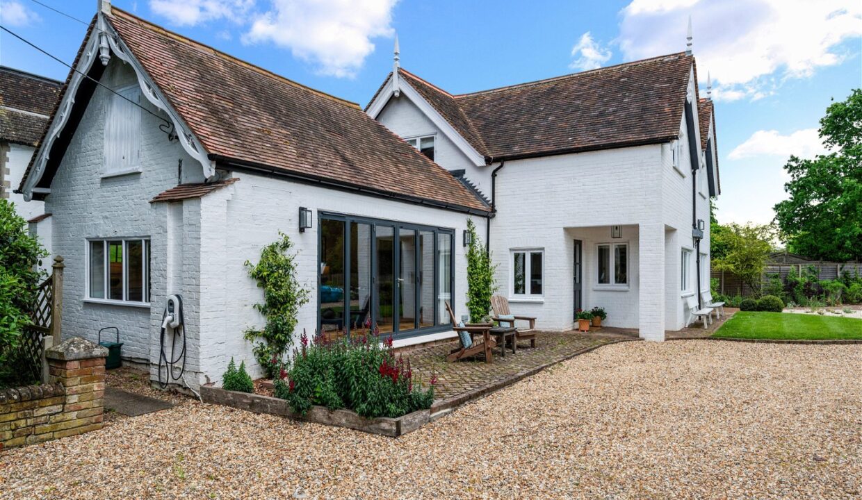 KINNERSLEY-MANOR-6-54_1716914276773