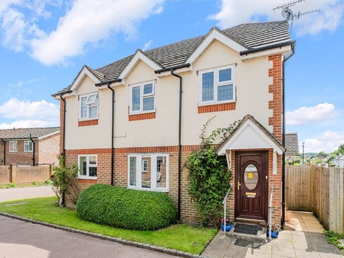 Homes for Sale in Oxted Robert Leech Properties