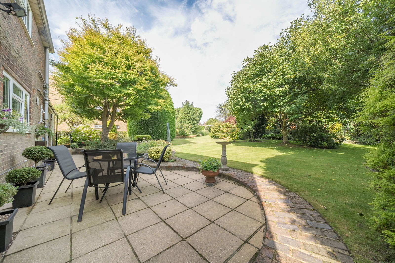 Newchapel Road, Lingfield, RH7 6BG Robert Leech