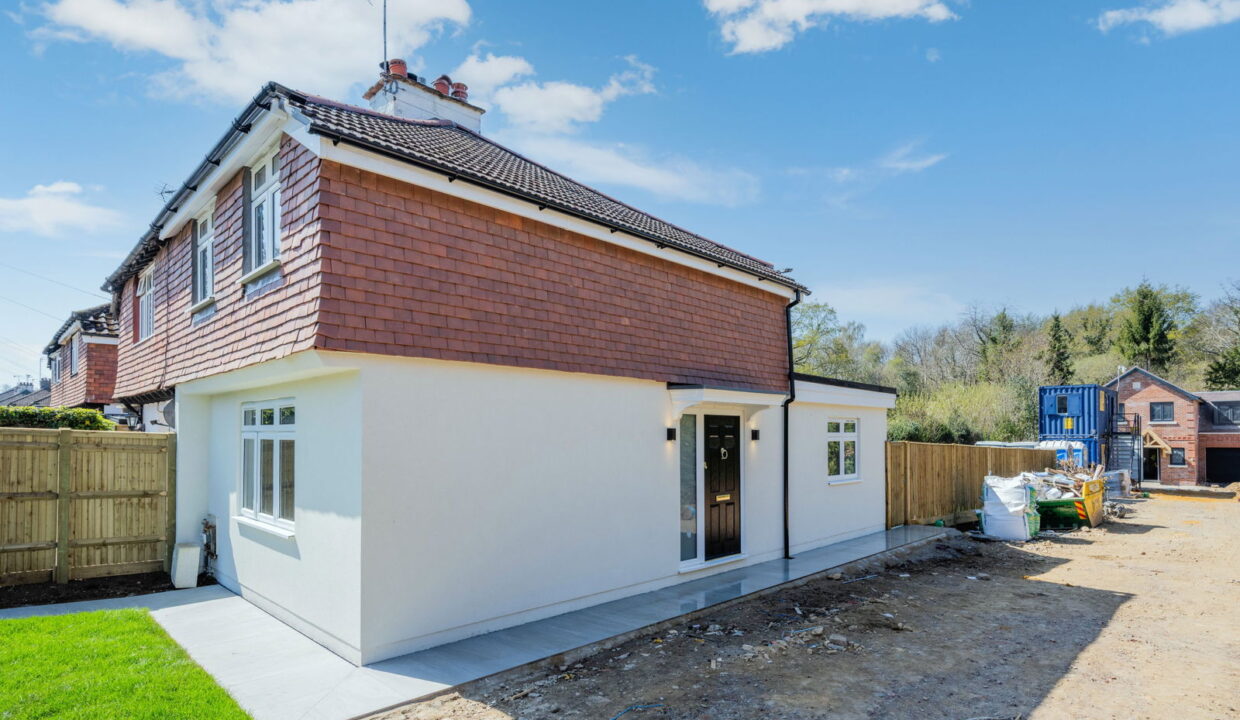 THE-WALDRONS-EXTERNALS-_8-FROM-8_-4_1744700550005