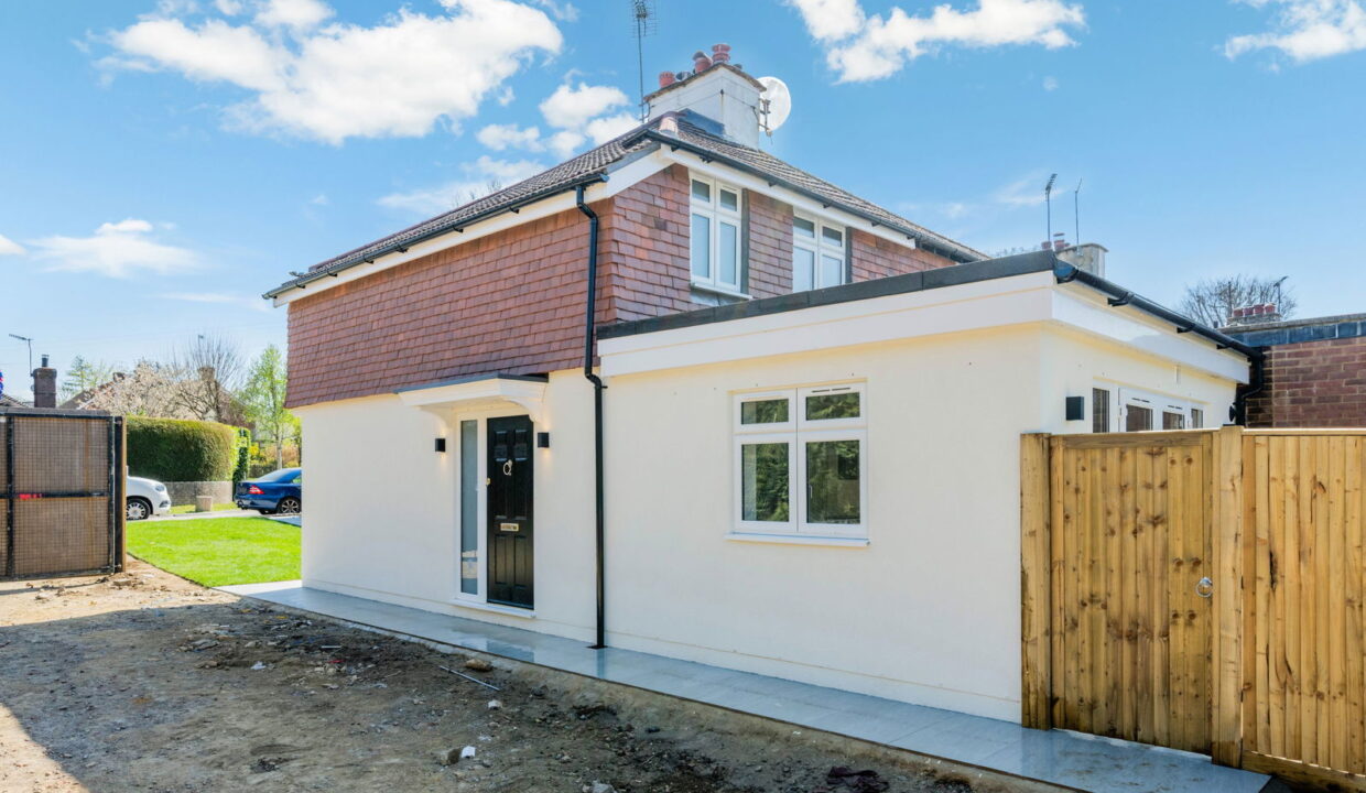 THE-WALDRONS-EXTERNALS-_8-FROM-8_-8_1744700550009