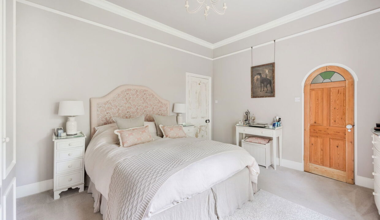 END-HOUSE-_4__1755256838831