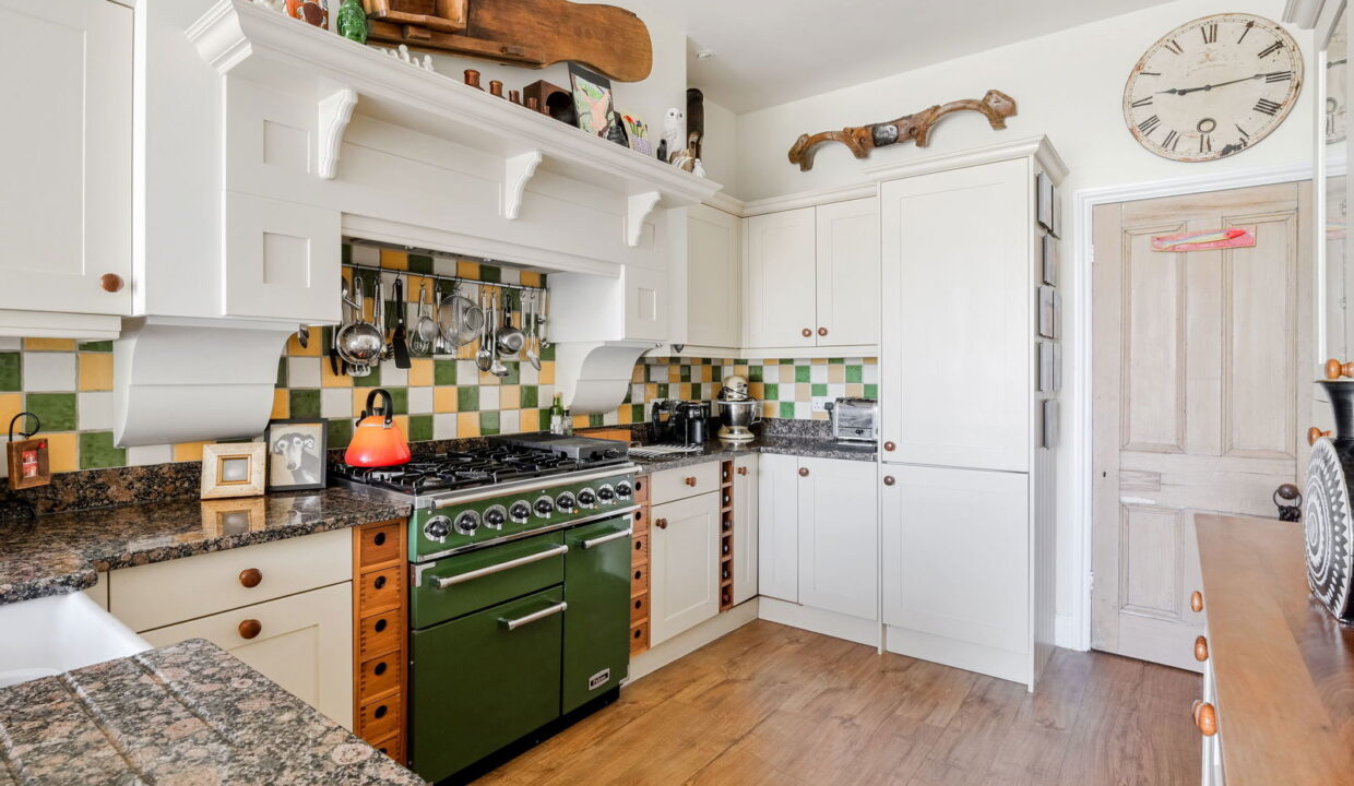 END-HOUSE-_9__1754909967836