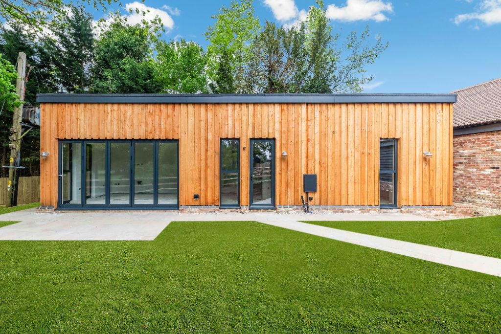 PILGRAMS-YARD-EXTERNALS-19dp-_Portal-Size__1750772793116