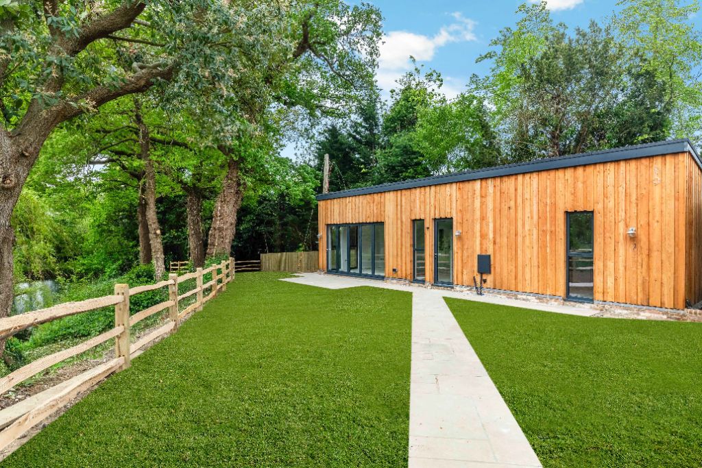 PILGRAMS-YARD-EXTERNALS-2dp-_Portal-Size__1750772793114