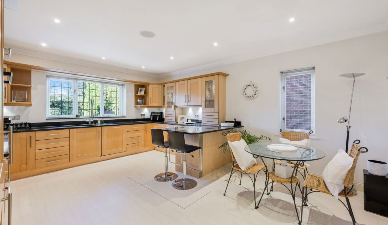 APPLEWOOD-_13__1758116252119