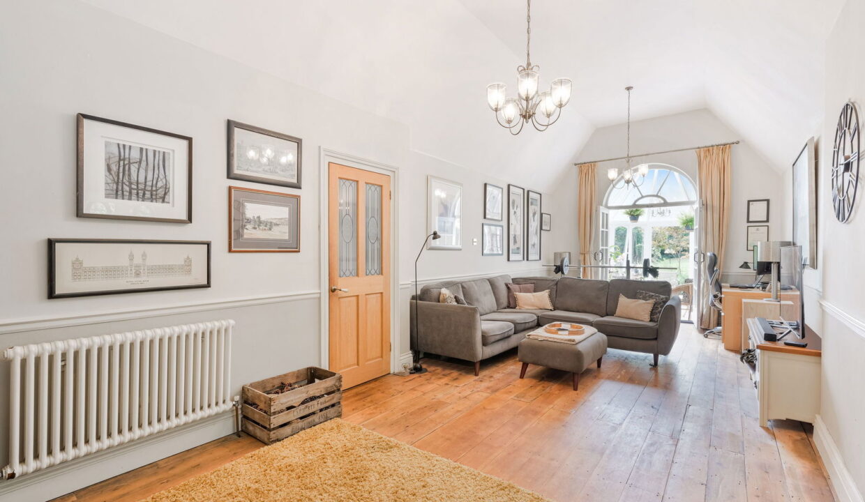 BARNFIELD-LODGE-_10__1756749717236