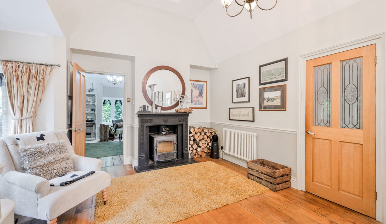 BARNFIELD-LODGE-_11__1756749717236
