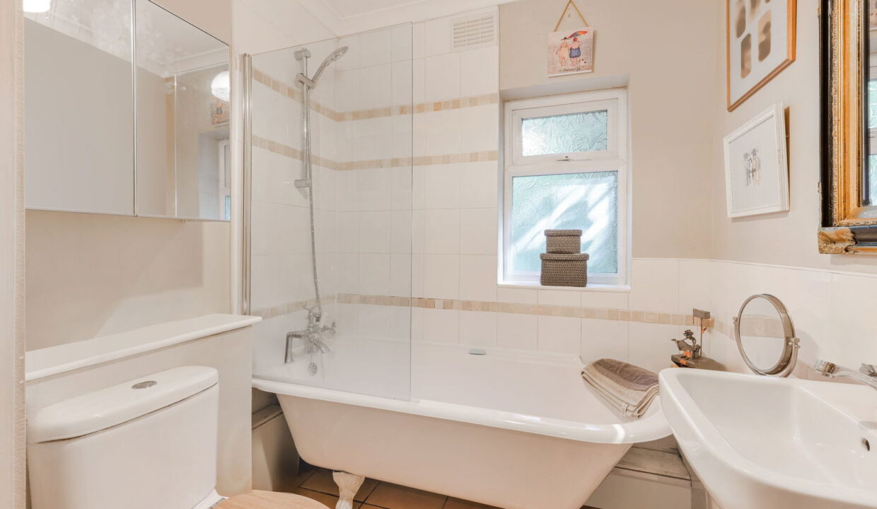 BARNFIELD-LODGE-_7__1756749717233