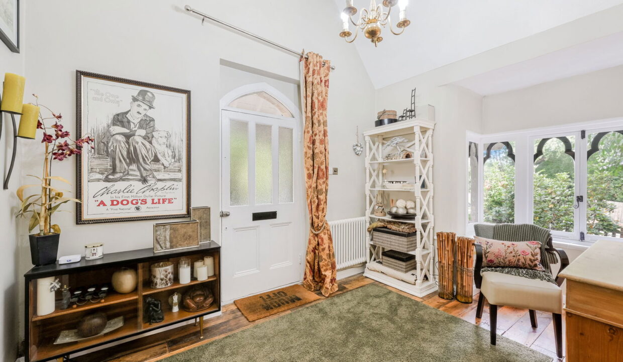 BARNFIELD-LODGE-_9__1756749717235