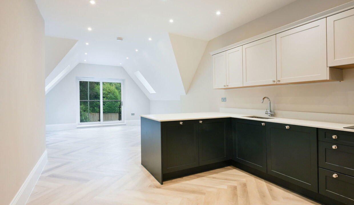 GREEN-HEDGES-APARTMENT-8-_1__1757073211704