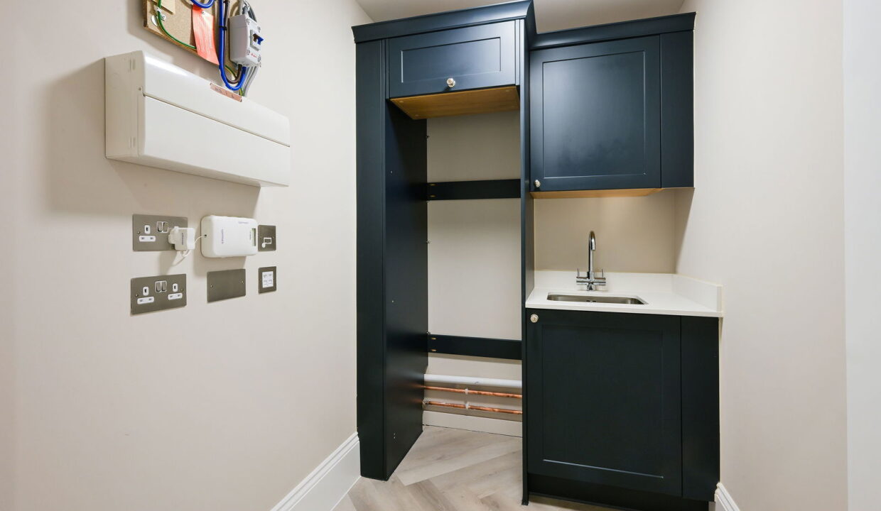 GREEN-HEDGES-APARTMENT-8-_9__1757073211711