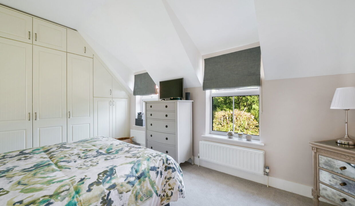 HAWTHORNS_-SNATTS-HILL_-11-_12__1757326836430