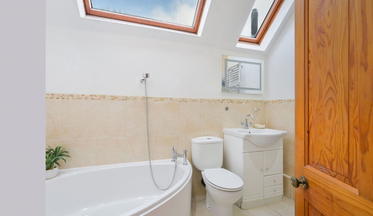 HAWTHORNS_-SNATTS-HILL_-11-_8__1757326809682