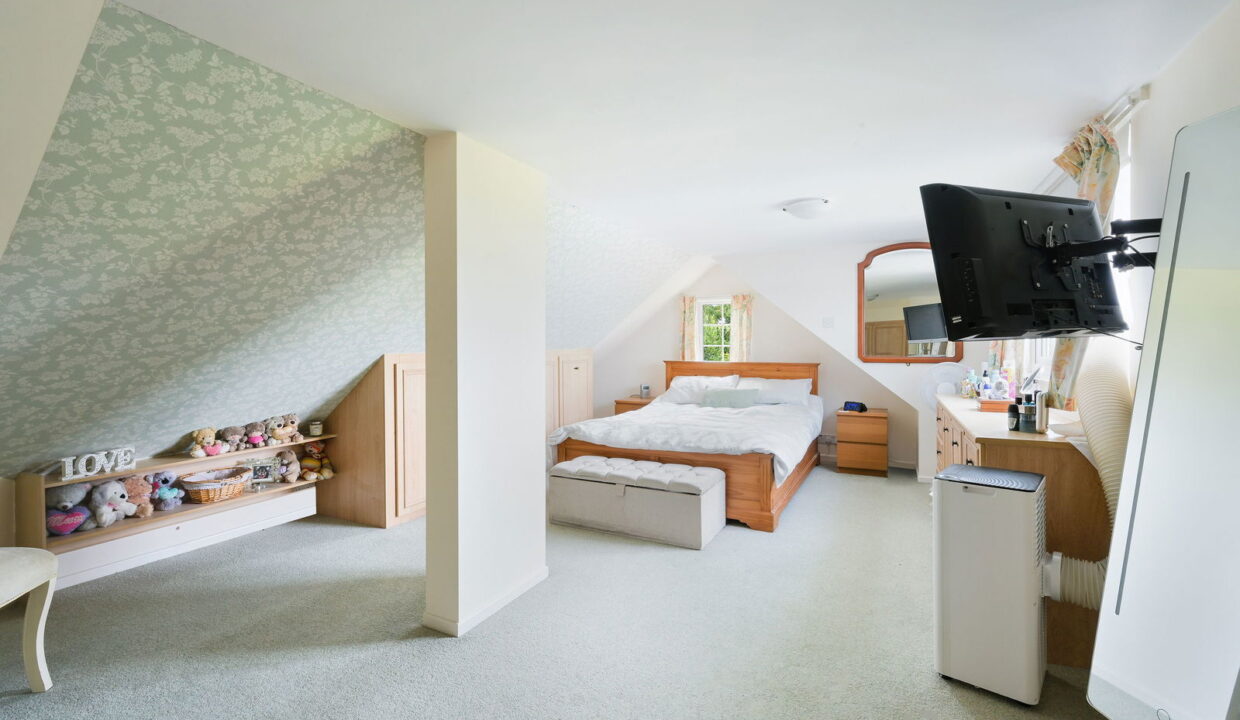 HIGH-STREET_-26-_3__1756903515564