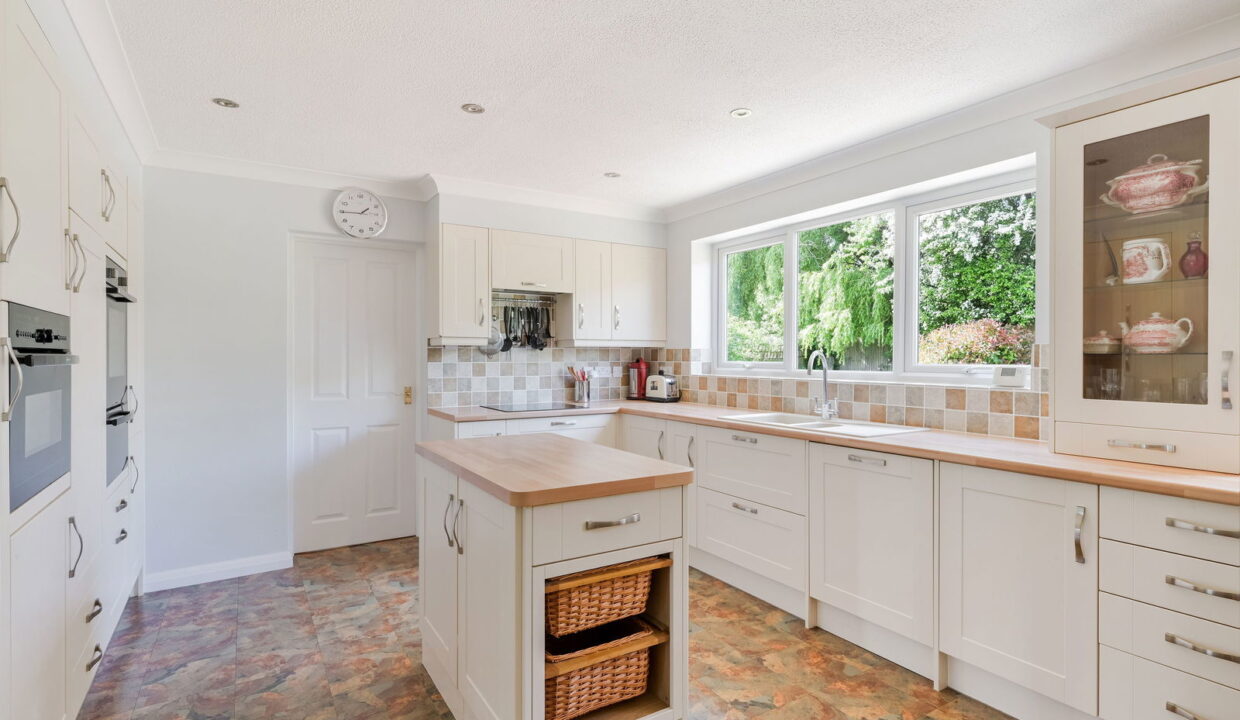 LINCOLN-MEAD_-18-_18__1746620809343