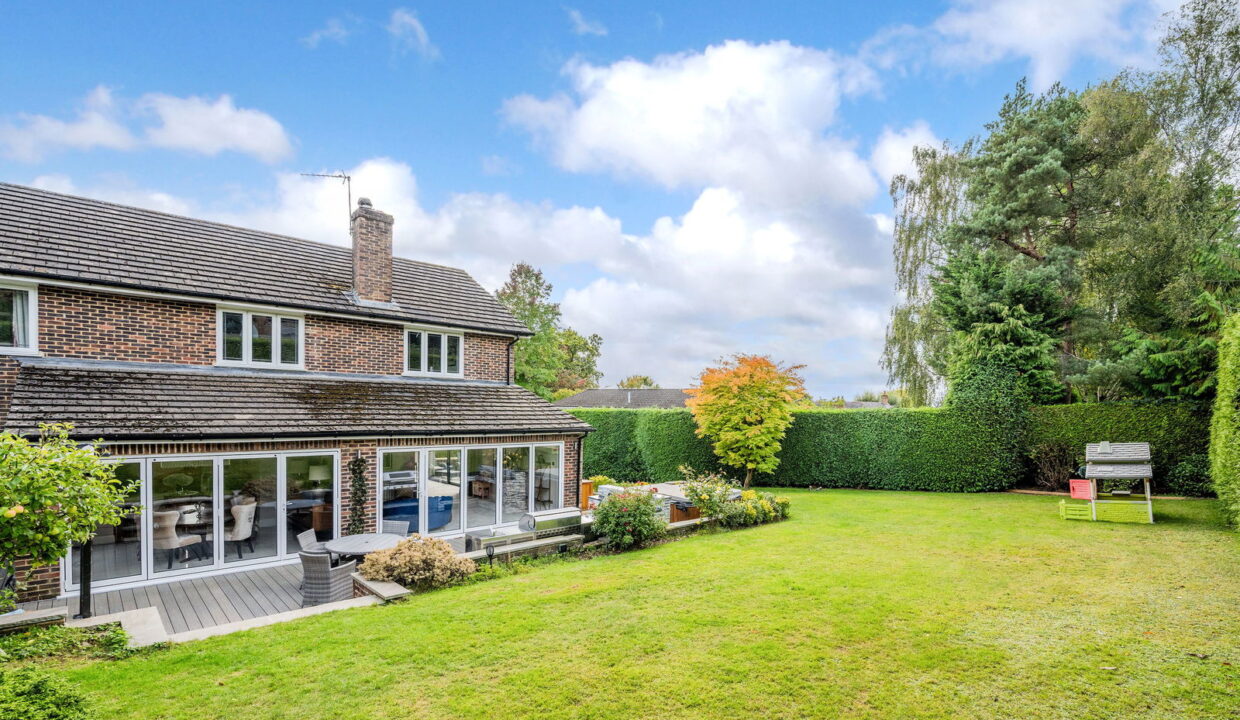 NIGHTINGALE-_3__1758184787282