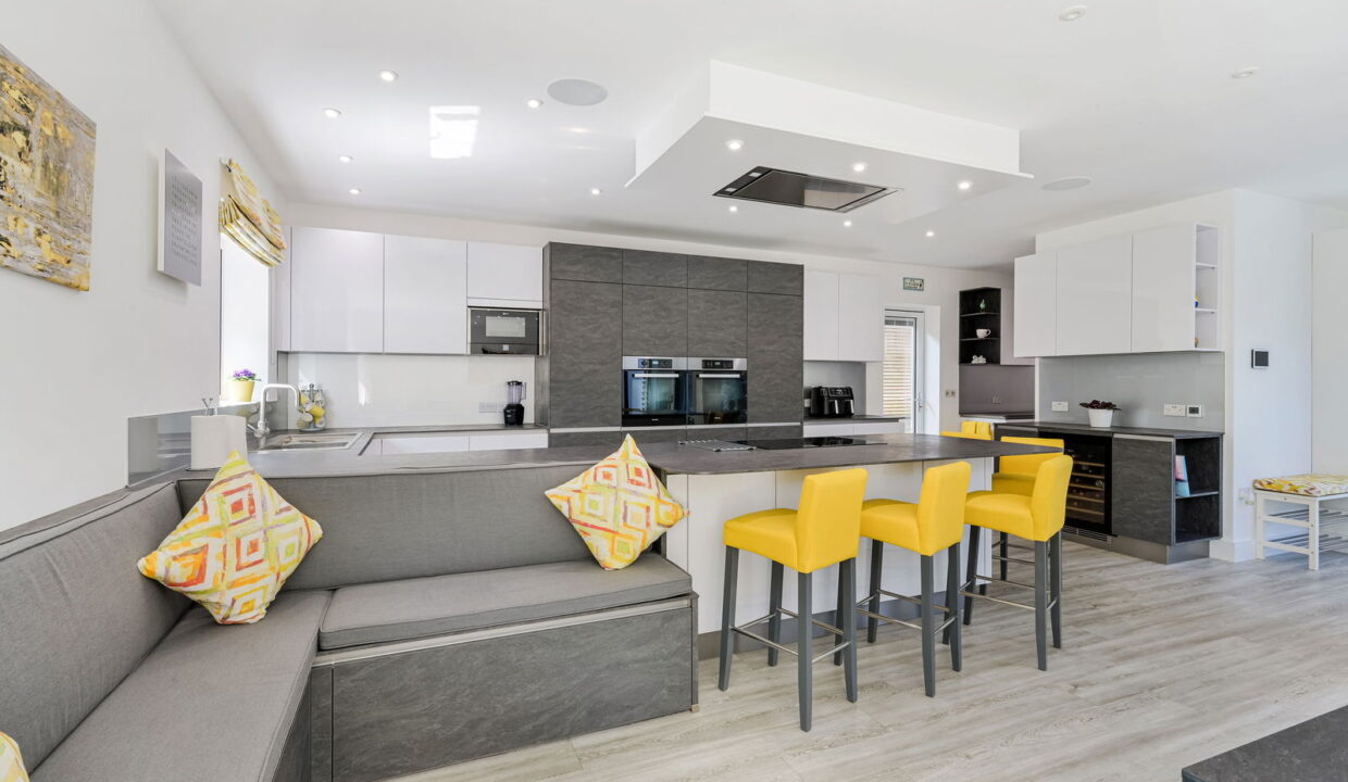 RAGLAN-ROAD_-45-_25__1755090254181