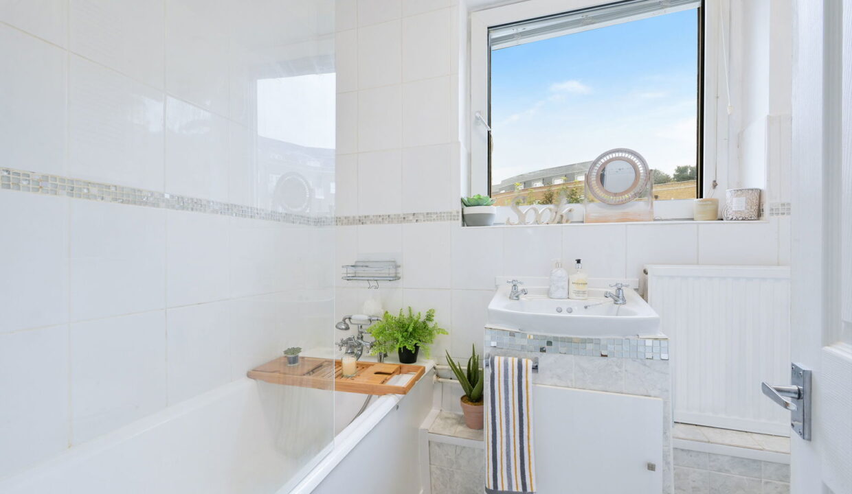 STATION-ROAD-EAST_-43H-_11__1758020631484