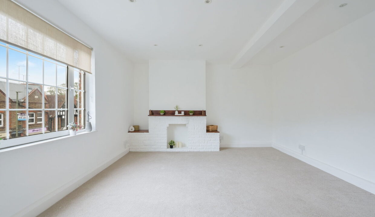 STATION-ROAD-EAST_-43H-_5__1758020573856