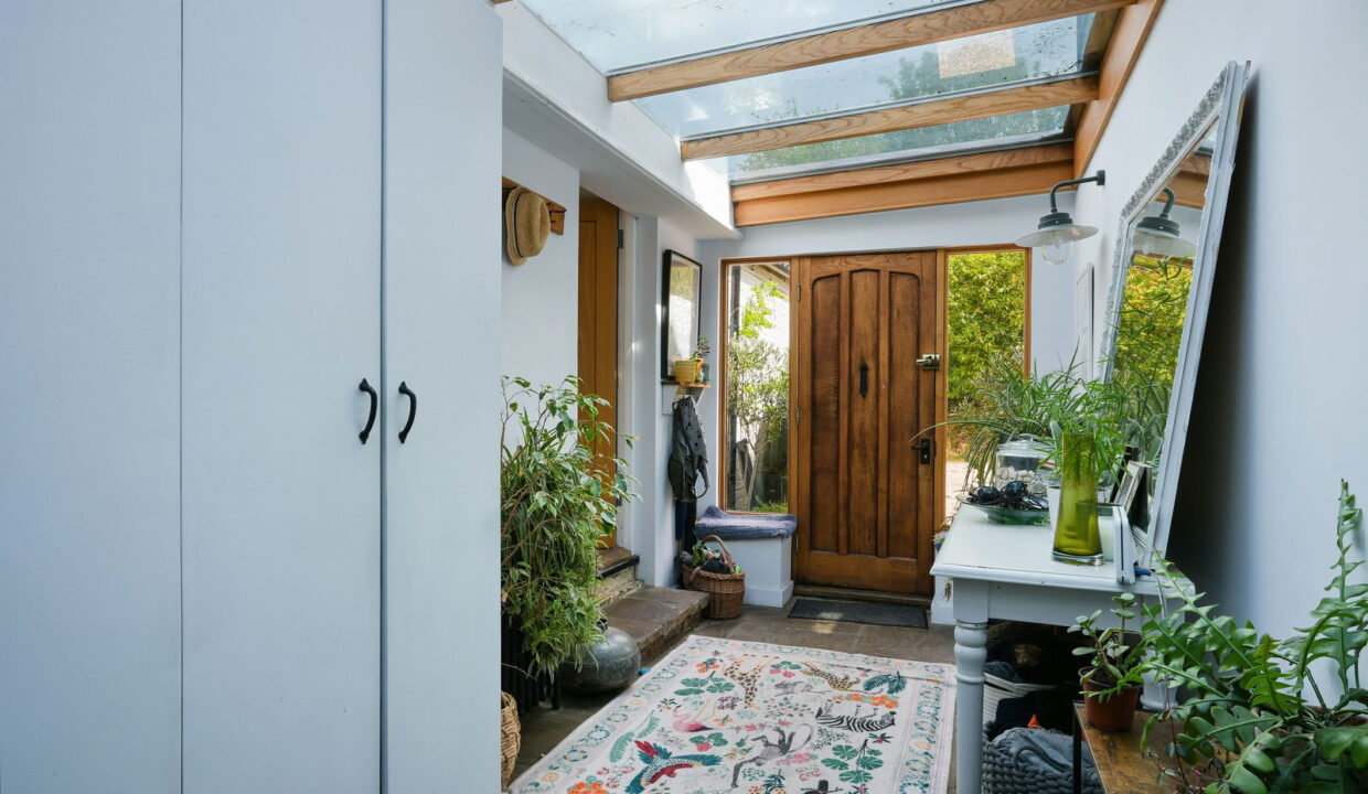 THE-BYRE-_12__1752852036100