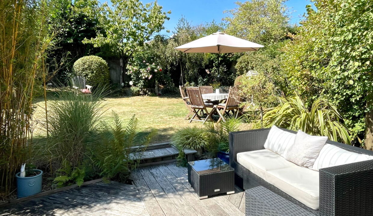 Decking_1759133701856