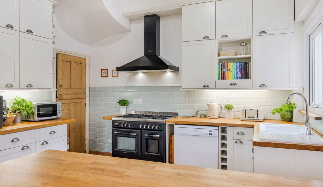 RAILWAY-COTTAGES_-1-_15__1760013131470