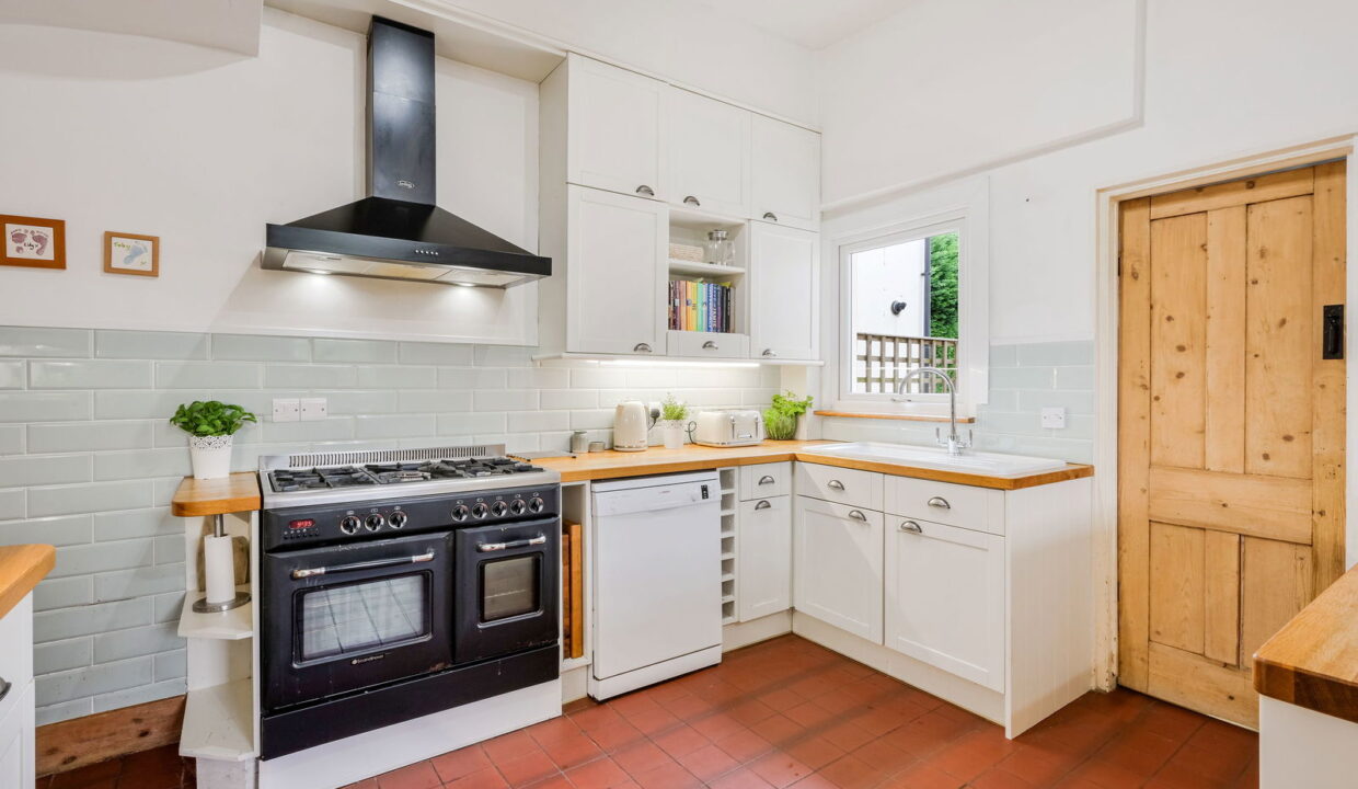 RAILWAY-COTTAGES_-1-_16__1760013131470