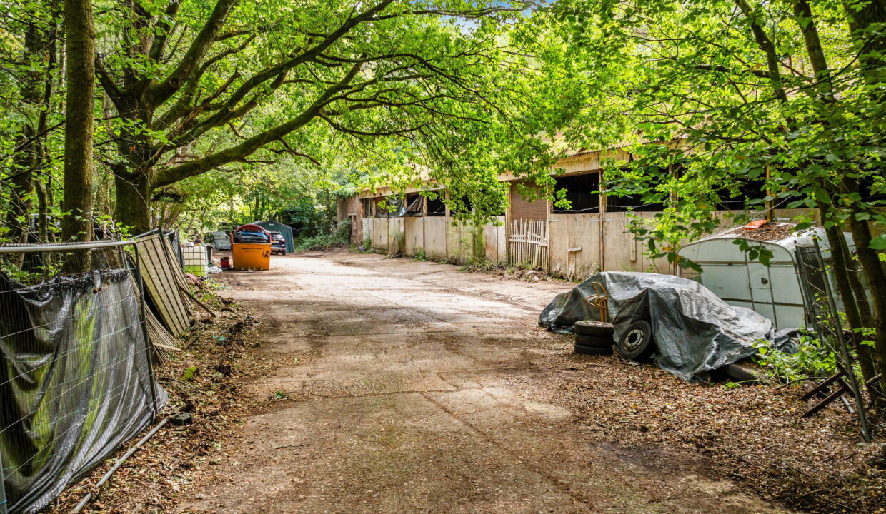 ROBERT-LEECH-LAND-AND-NEW-HOMES-CROWBOROUGH-_10__1758805996965