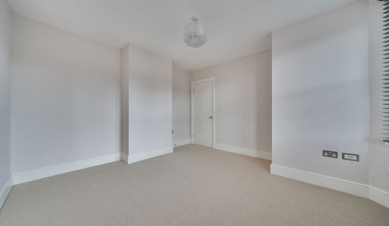 1374348-10-6904cf27460bd_1762165628819