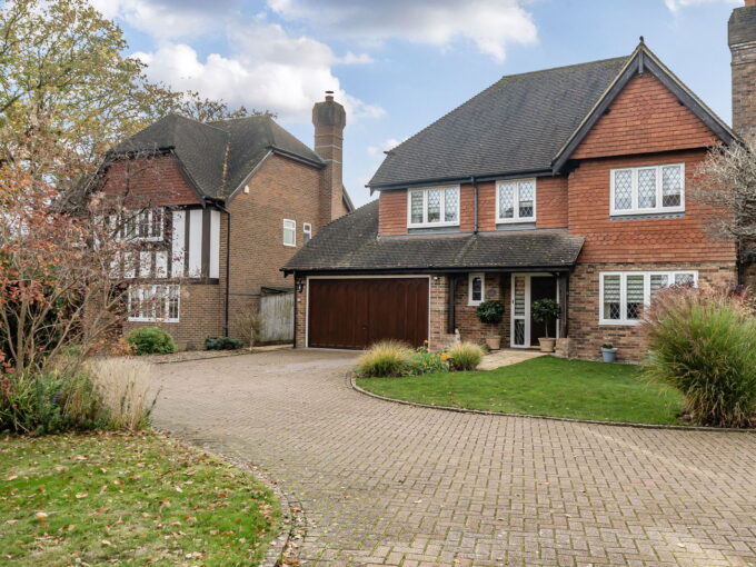 Greshams Way, Edenbridge, TN8 5NY