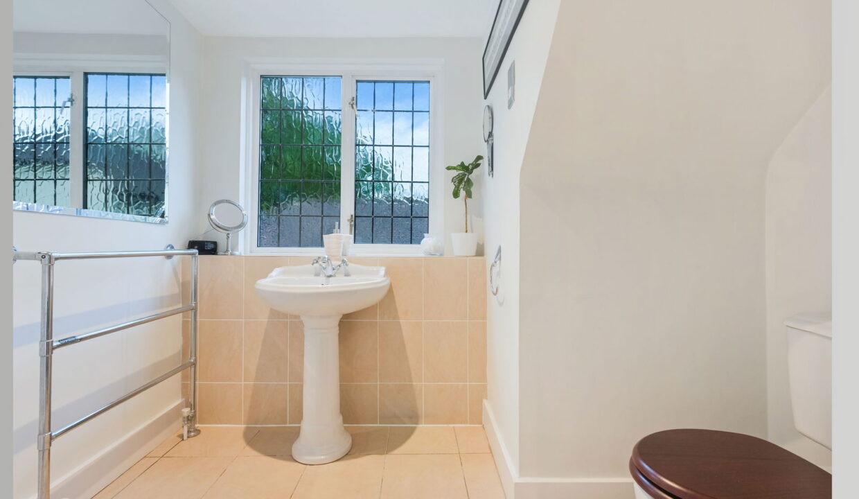 HINDOVER-_10__1762180248029