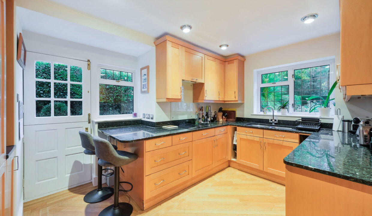 HINDOVER-_11_-Copy_1762180248031