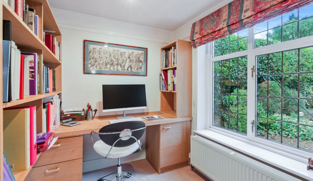 HINDOVER-_18__1762180248059