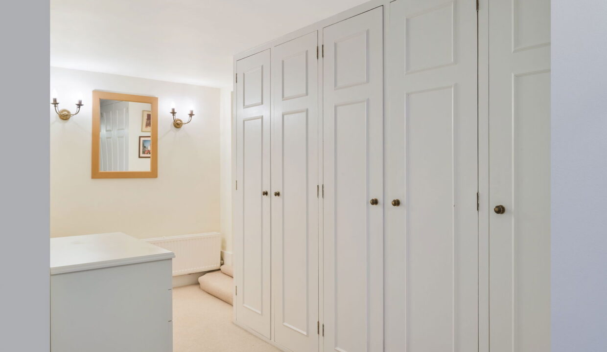 HINDOVER-_8__1762180248093