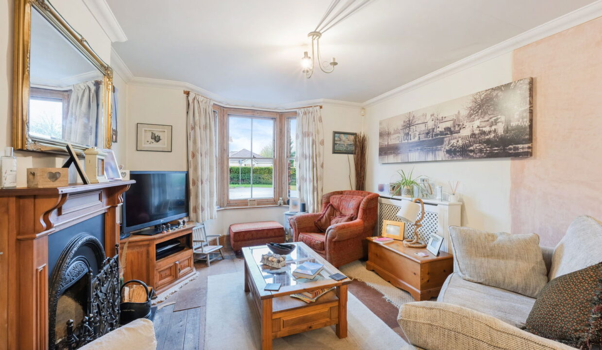 KELVEDON-_10__1761836252486