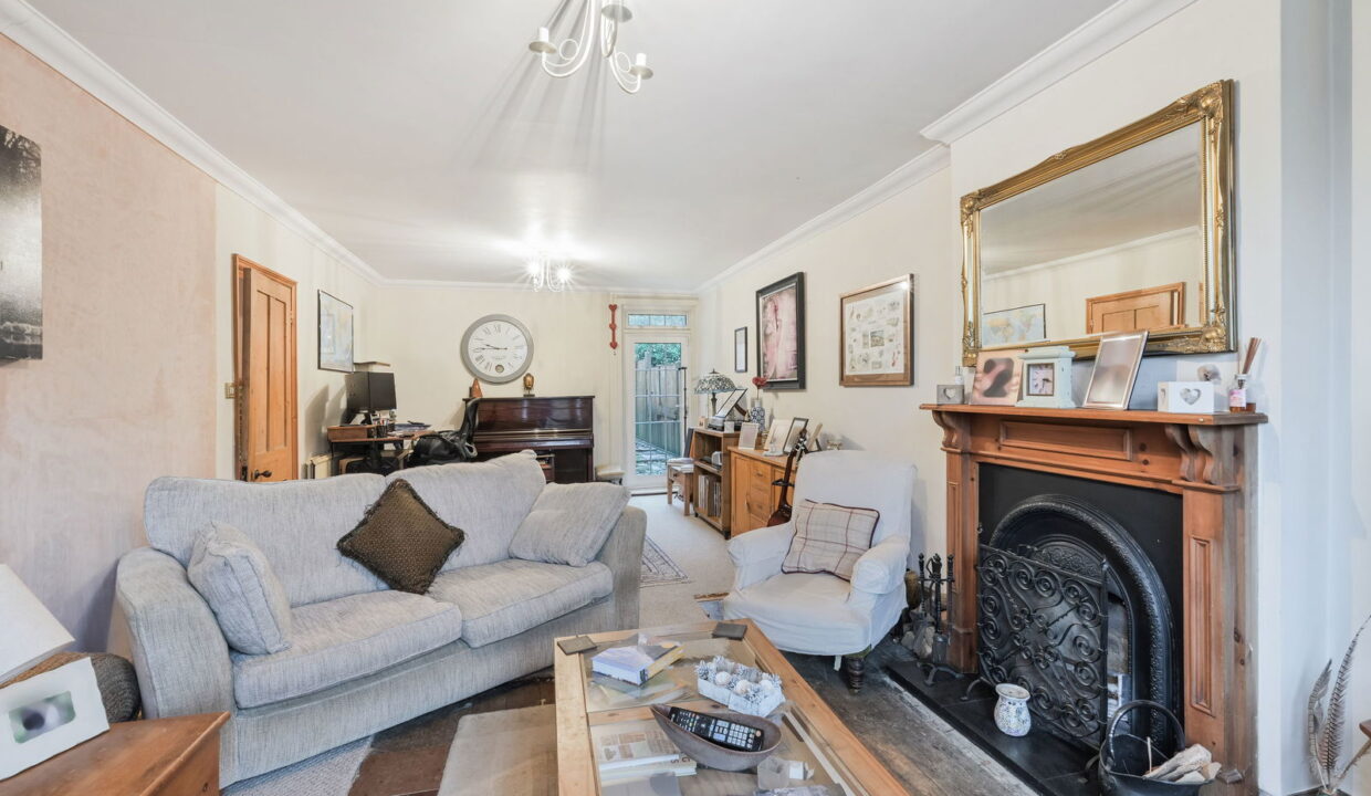 KELVEDON-_11__1761836252489