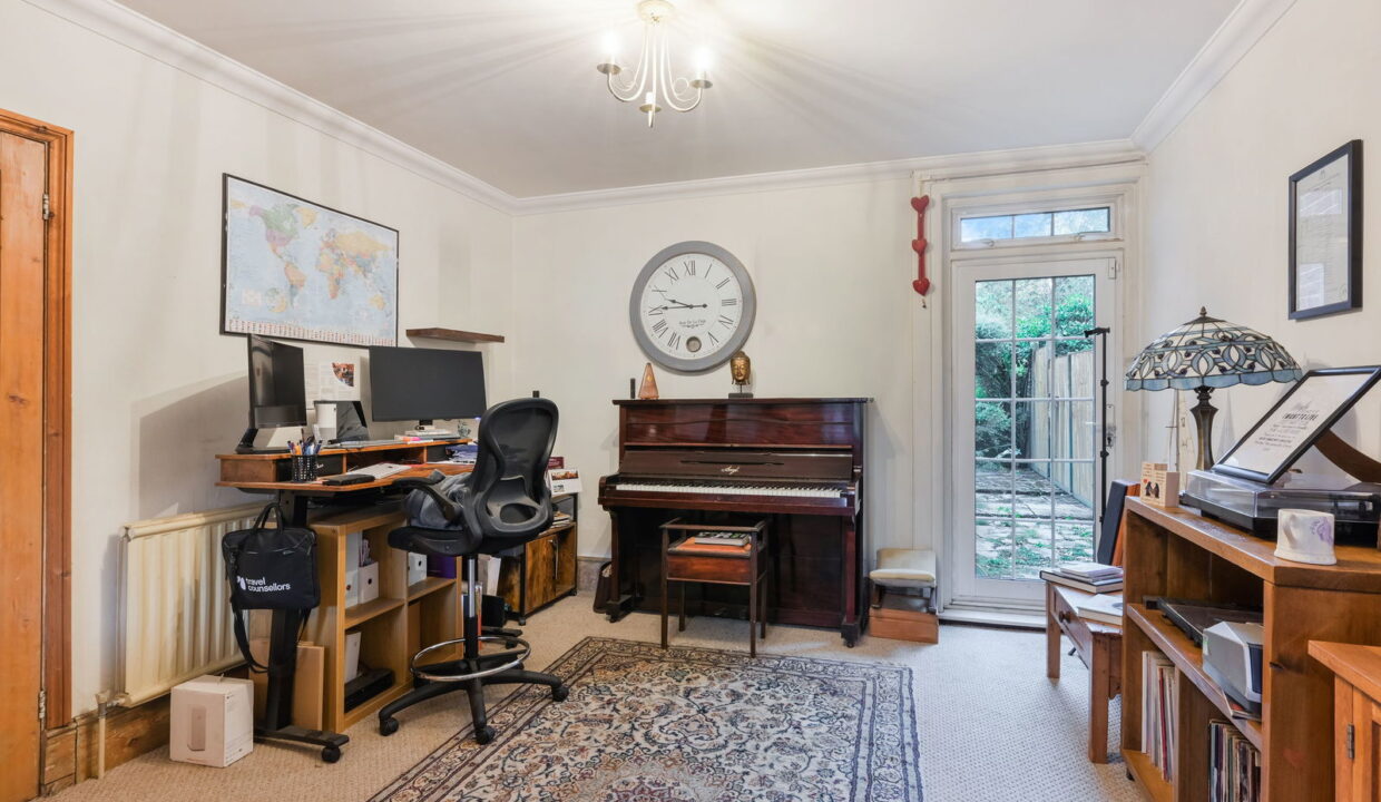 KELVEDON-_12__1761836252491