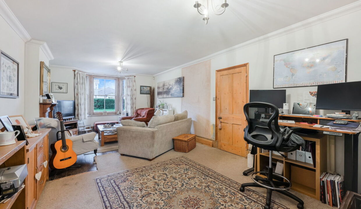 KELVEDON-_13__1761836252493