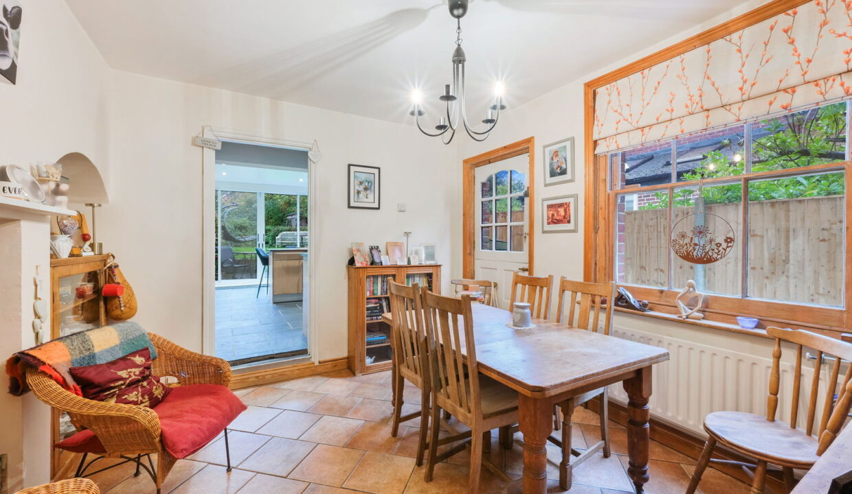 KELVEDON-_7__1761836252506