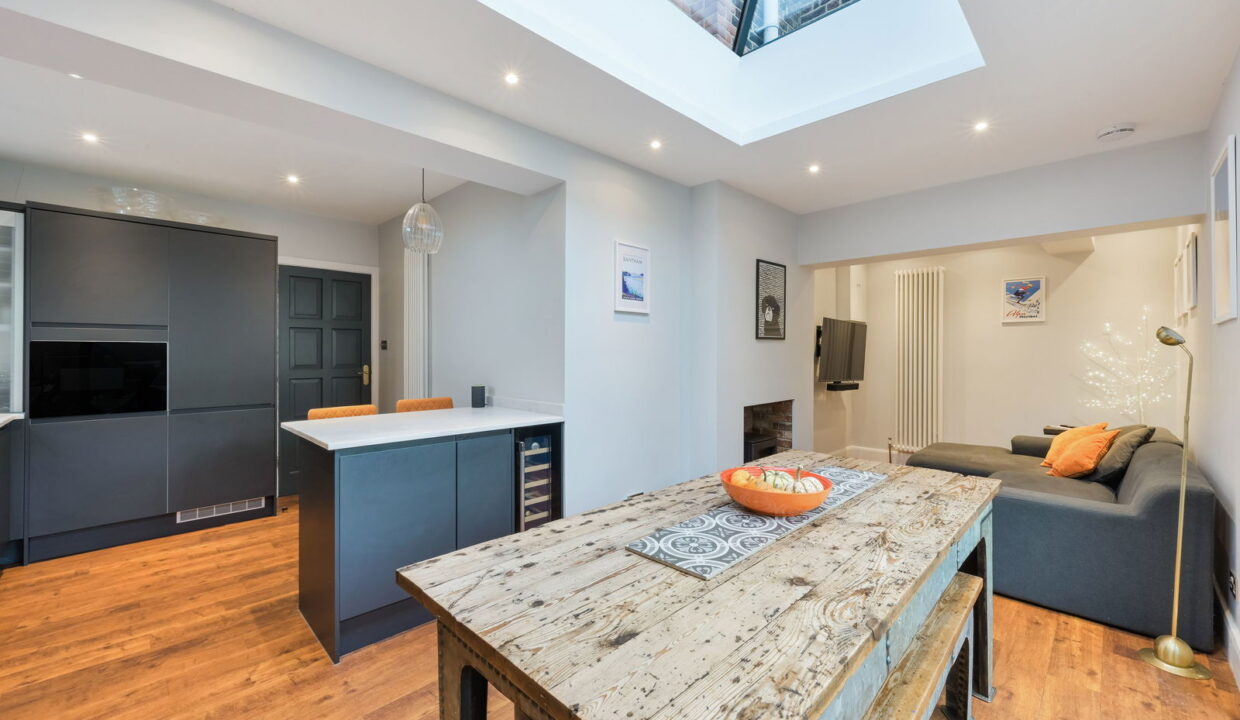 PARKGATE-ROAD_-18-_16__1762352913141